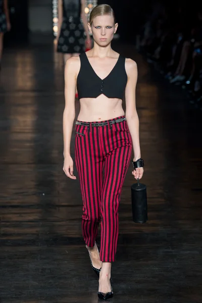 Look 10